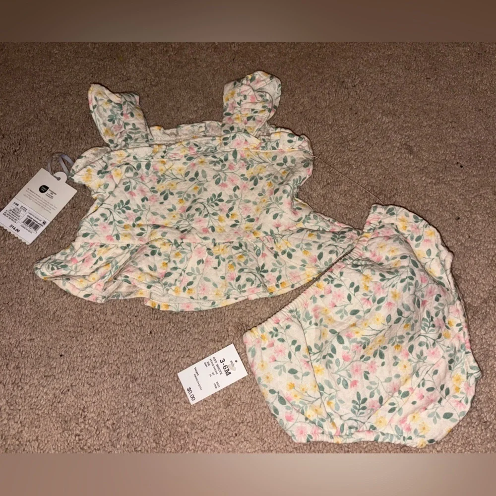 Two baby girl outfits three months carter’s and cloud Island NEW